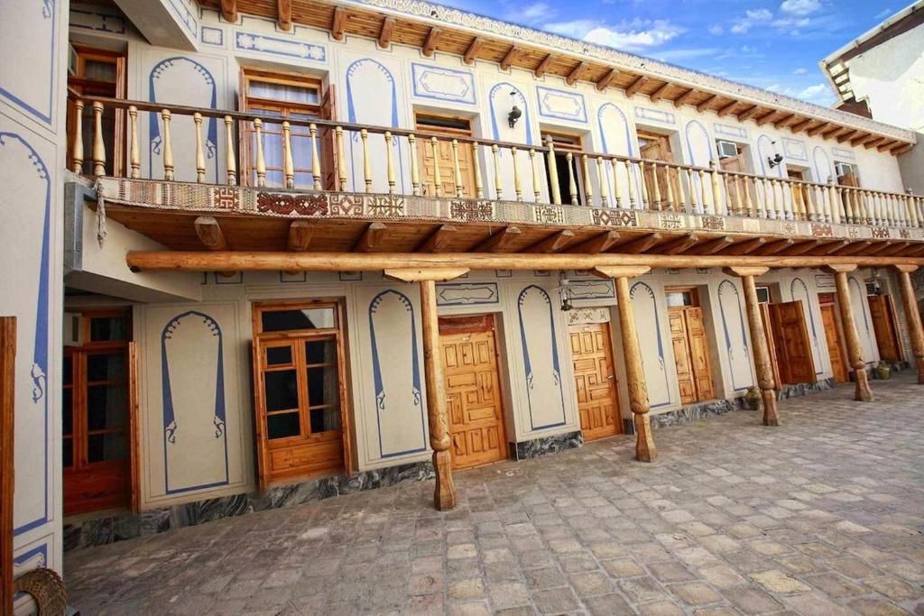 Lyabi-House Hotel