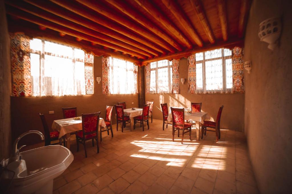Oqilanur Guest House