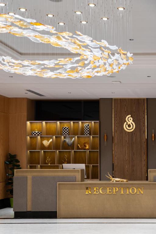 Shamsan Airport Hotel