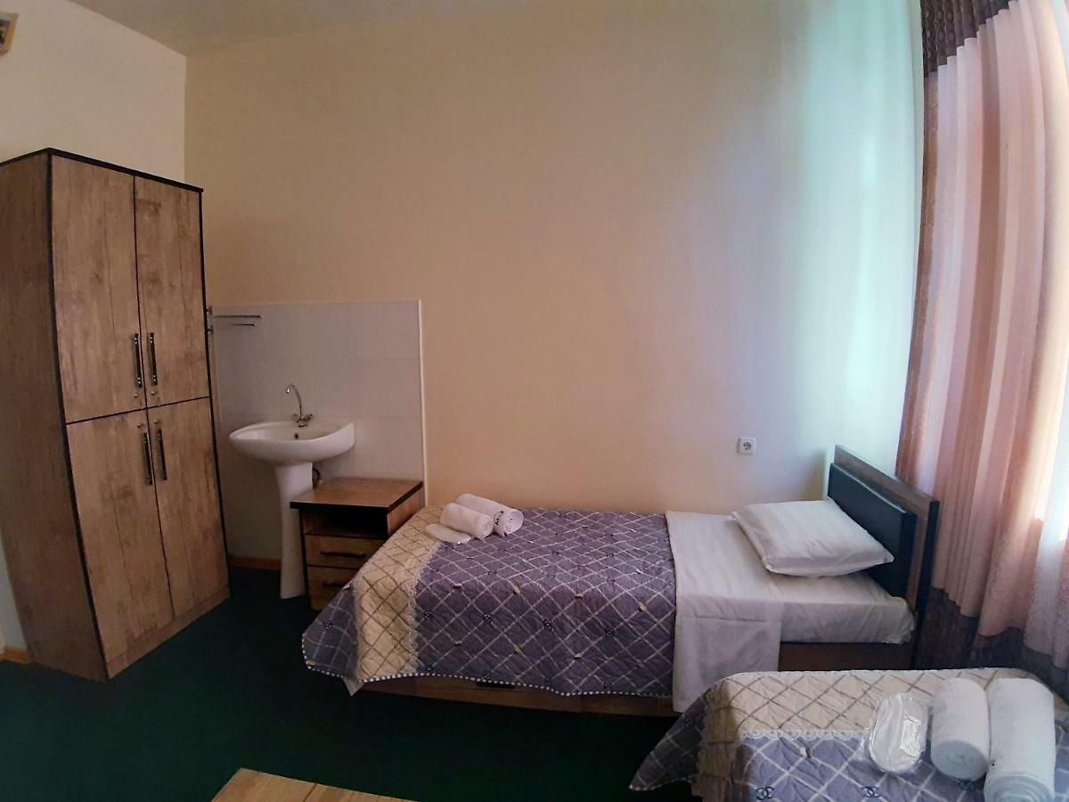 Max Hostel