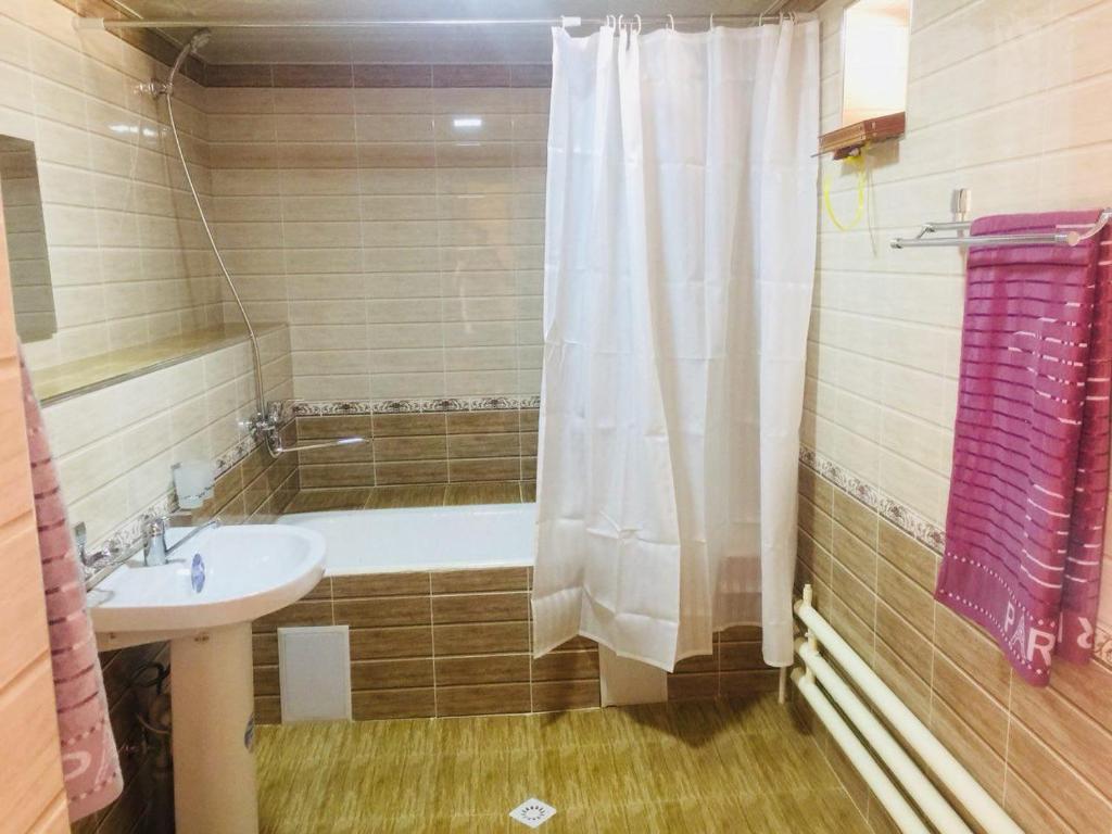 Hotel Shahram Plus Sh