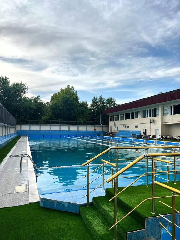 Отель Grand Avenue