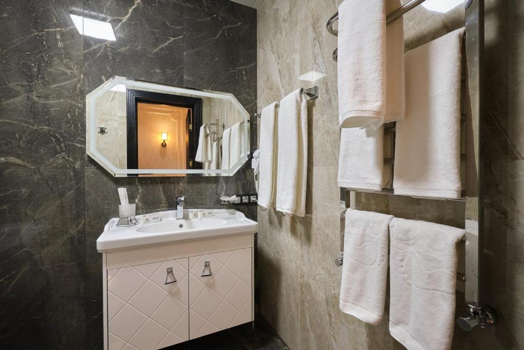 East Star Hotel
