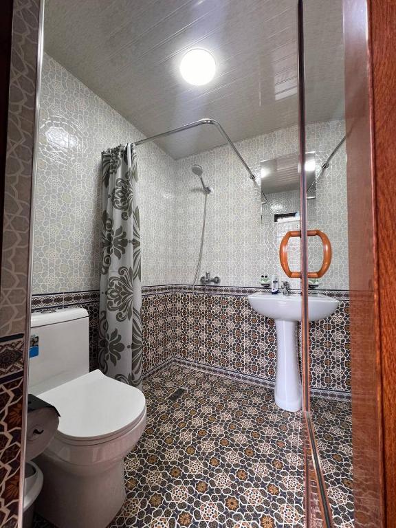 Vaziri A'zam Hotel