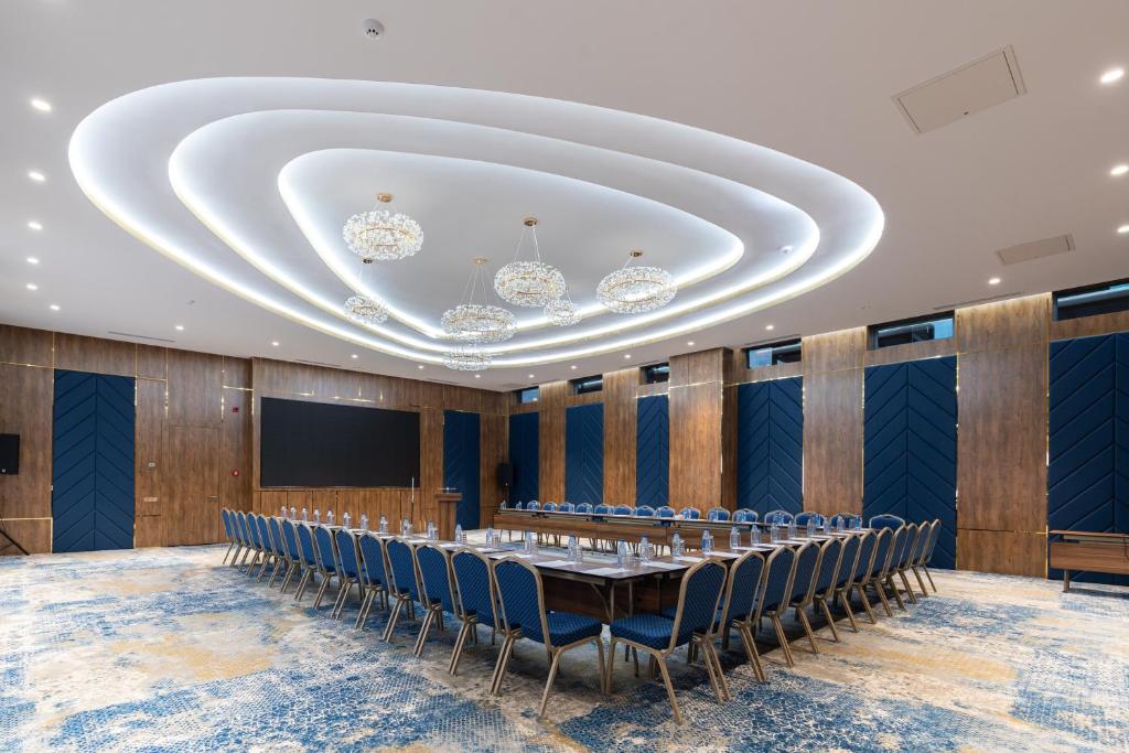 Shamsan Airport Hotel