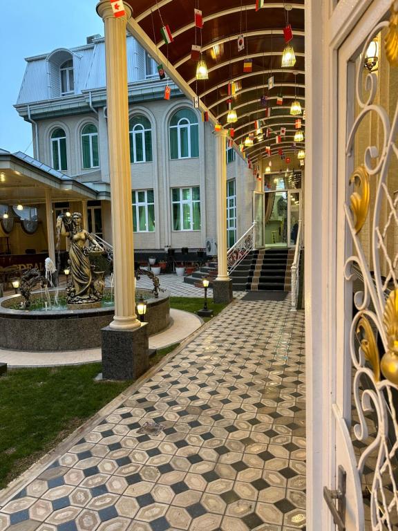 Ideal Hotel
