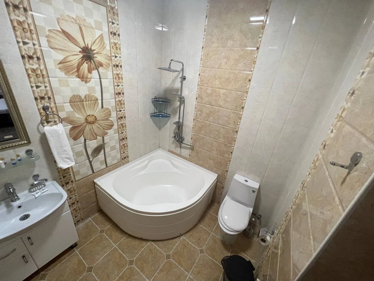 Alisher Hotel By Shosh