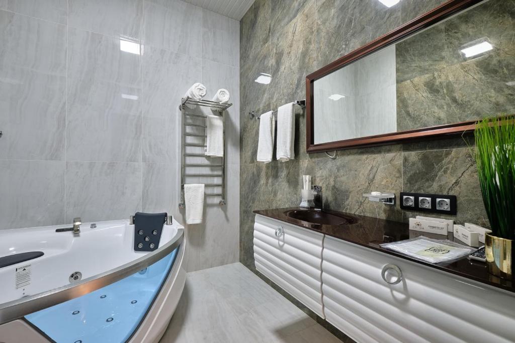 East Star Hotel