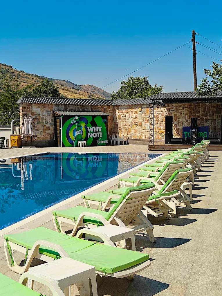 LE CHALET MONT And RESTAURANT