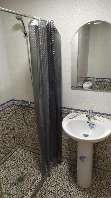 Alisher Hotel