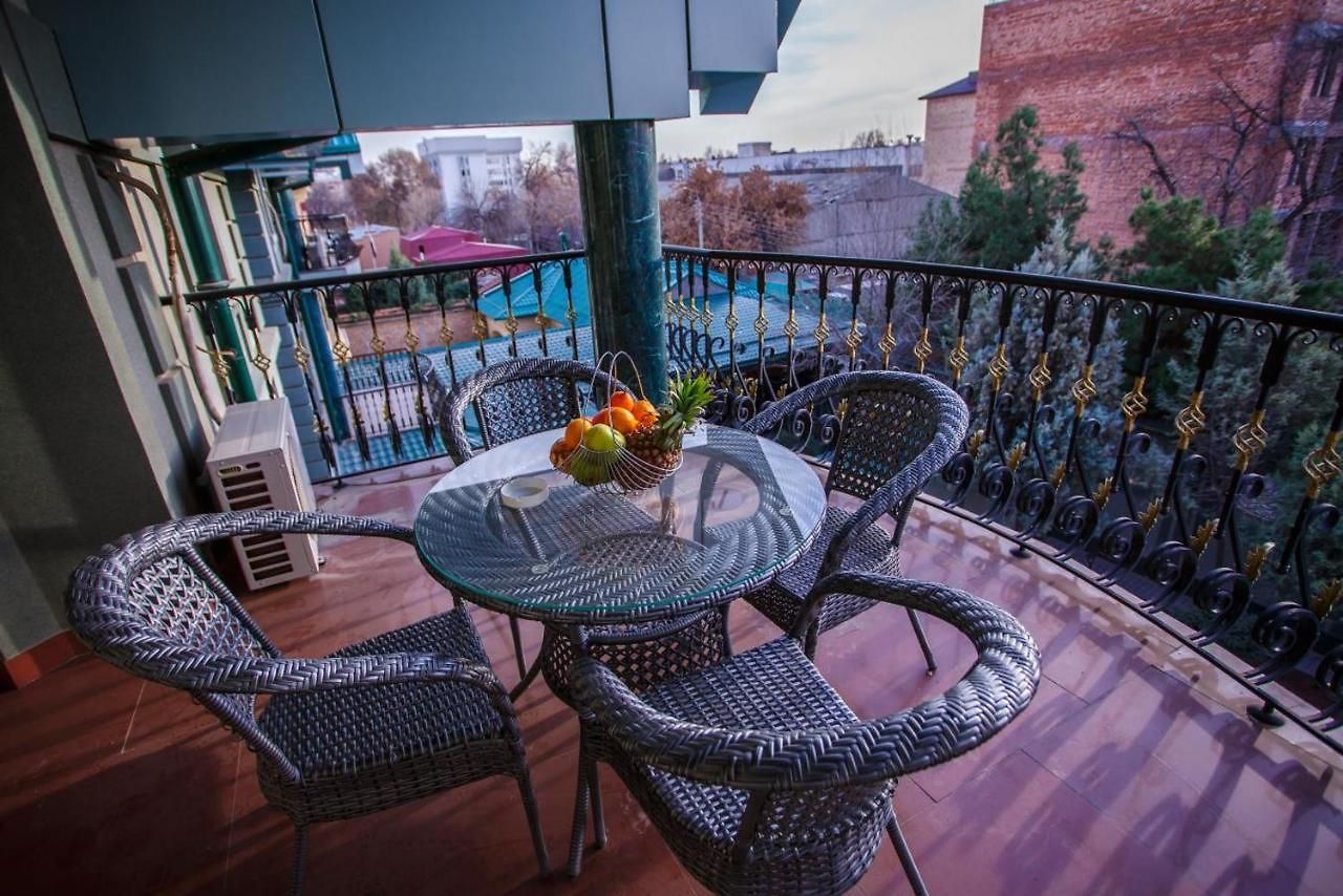Izumrud Hotel