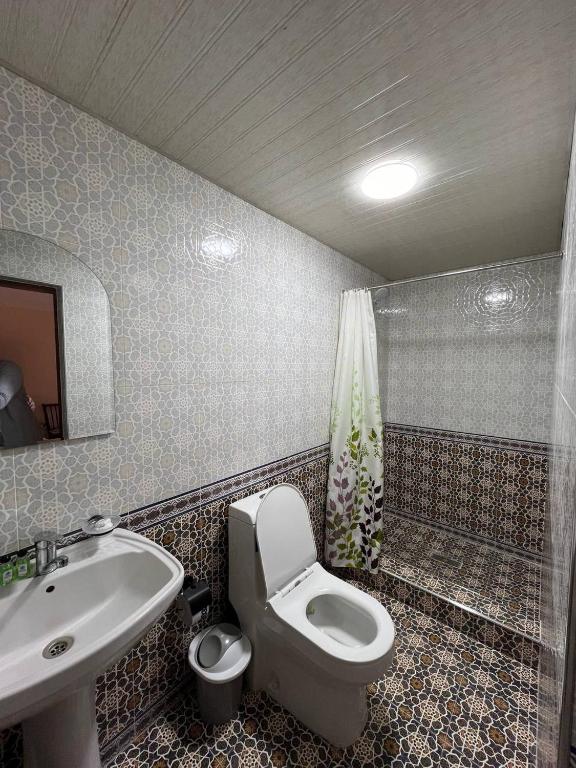 Vaziri A'zam Hotel