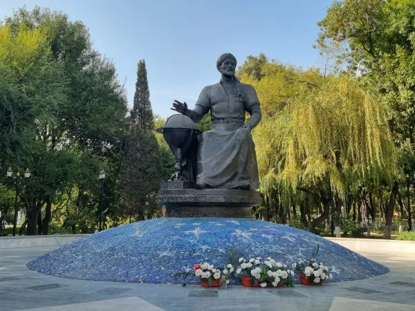 Monument to Mirzo Ulugbek