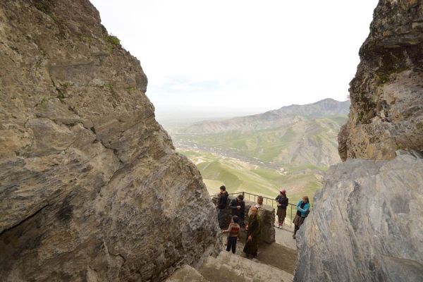 1303 ступени к пещере Хазрата Дауда