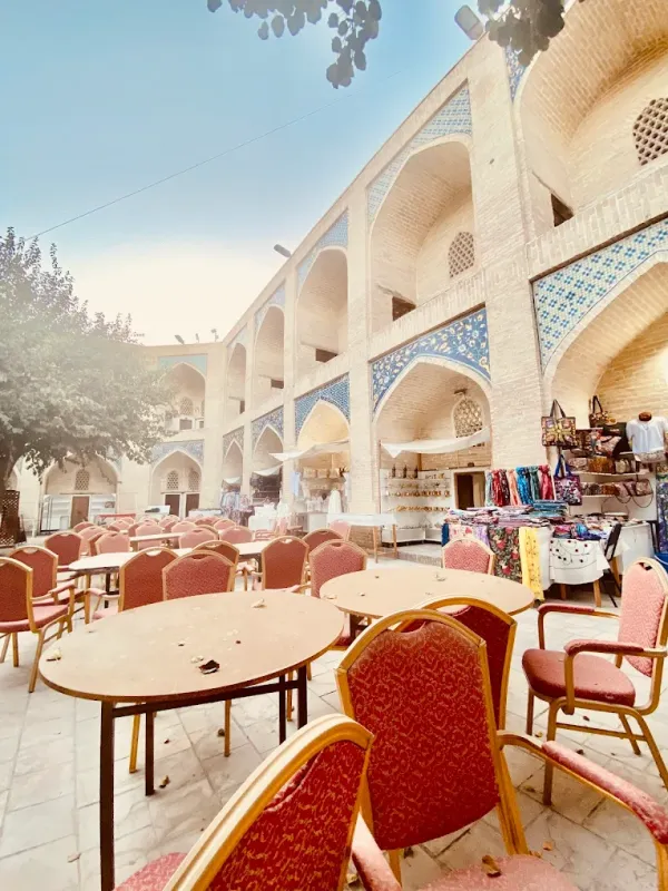 Nodir Divan Madrasasi-Yugur