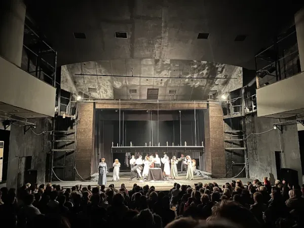 Молодежный театр Узбекистана