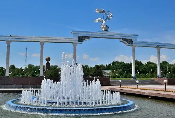 Independence Square (Mustakillik Square)