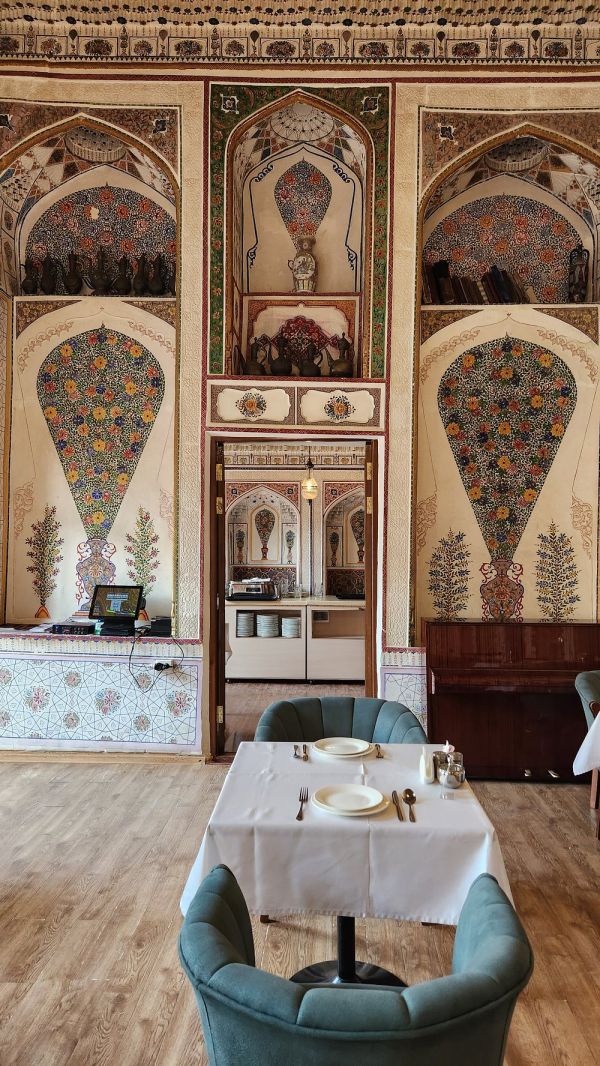 Ayvon Restaurant