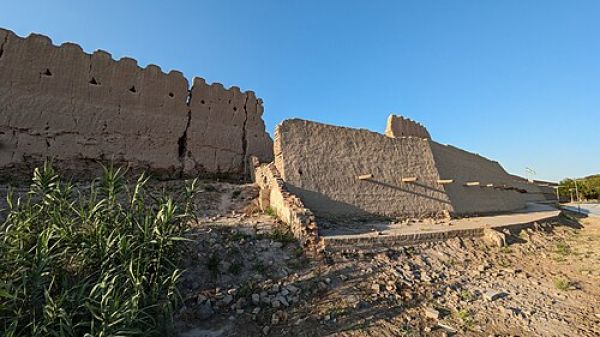 Городская стена Дичан-Кала