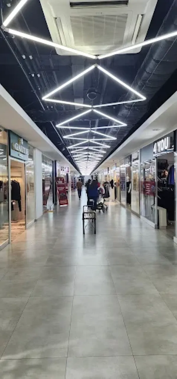 Poytaxt Savdo Markazi