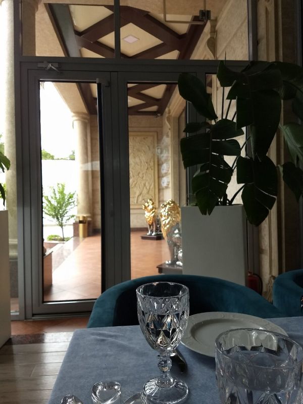 MONA Restaurant & Lounge