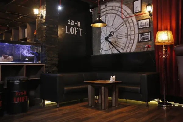 221b - Loft