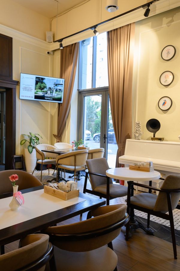 Benedict Cafe