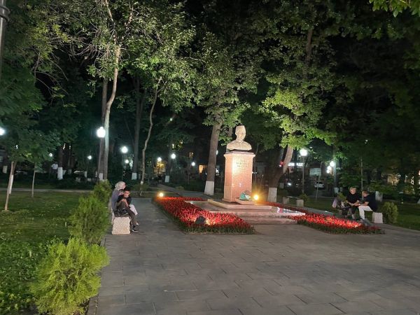 Памятник Лалу Бахадуру Шастри