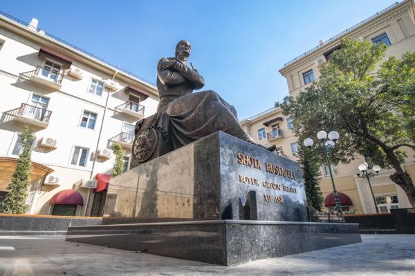 Памятник Шота Руставели