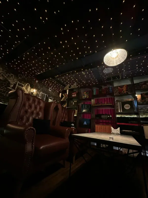 221b - Loft