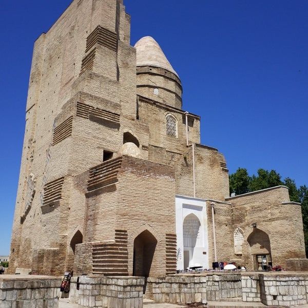 Мемориальный комплекс Дорус-Саодат с мавзолеем Джахангира