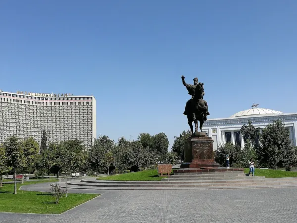 Сквер Амира Тимура