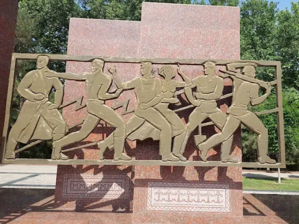 Монумент «Мужество»