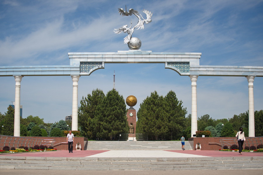 Independence Square (Mustakillik Square)
