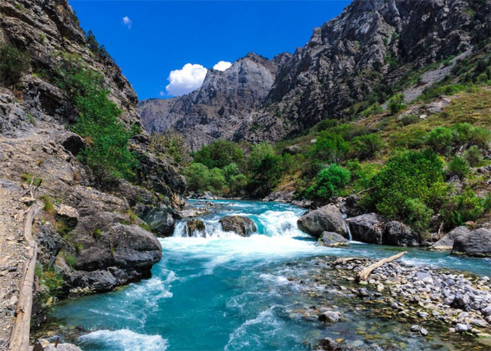 Chadak qishlog'i va "yig'layotgan tosh"