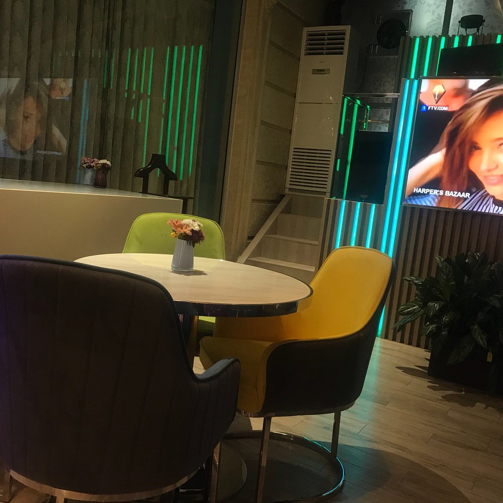 MONA Restaurant & Lounge