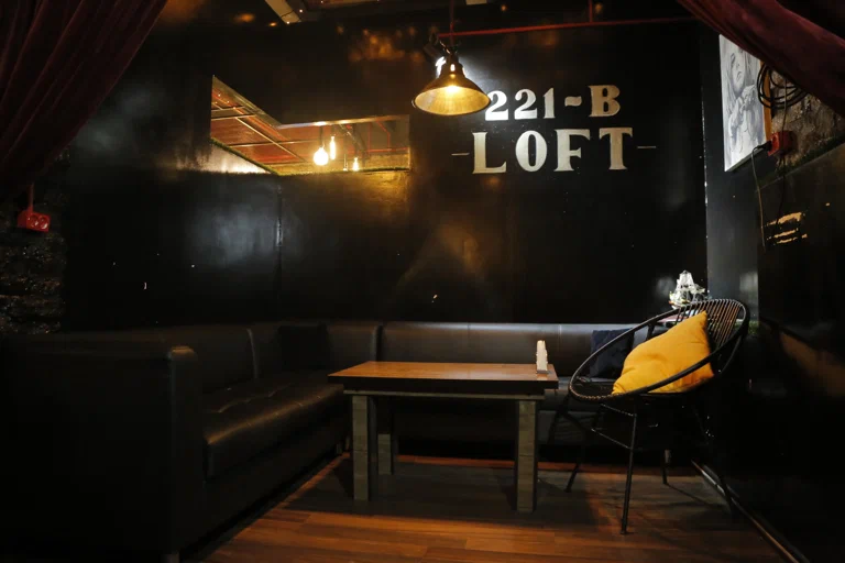 221b - Loft
