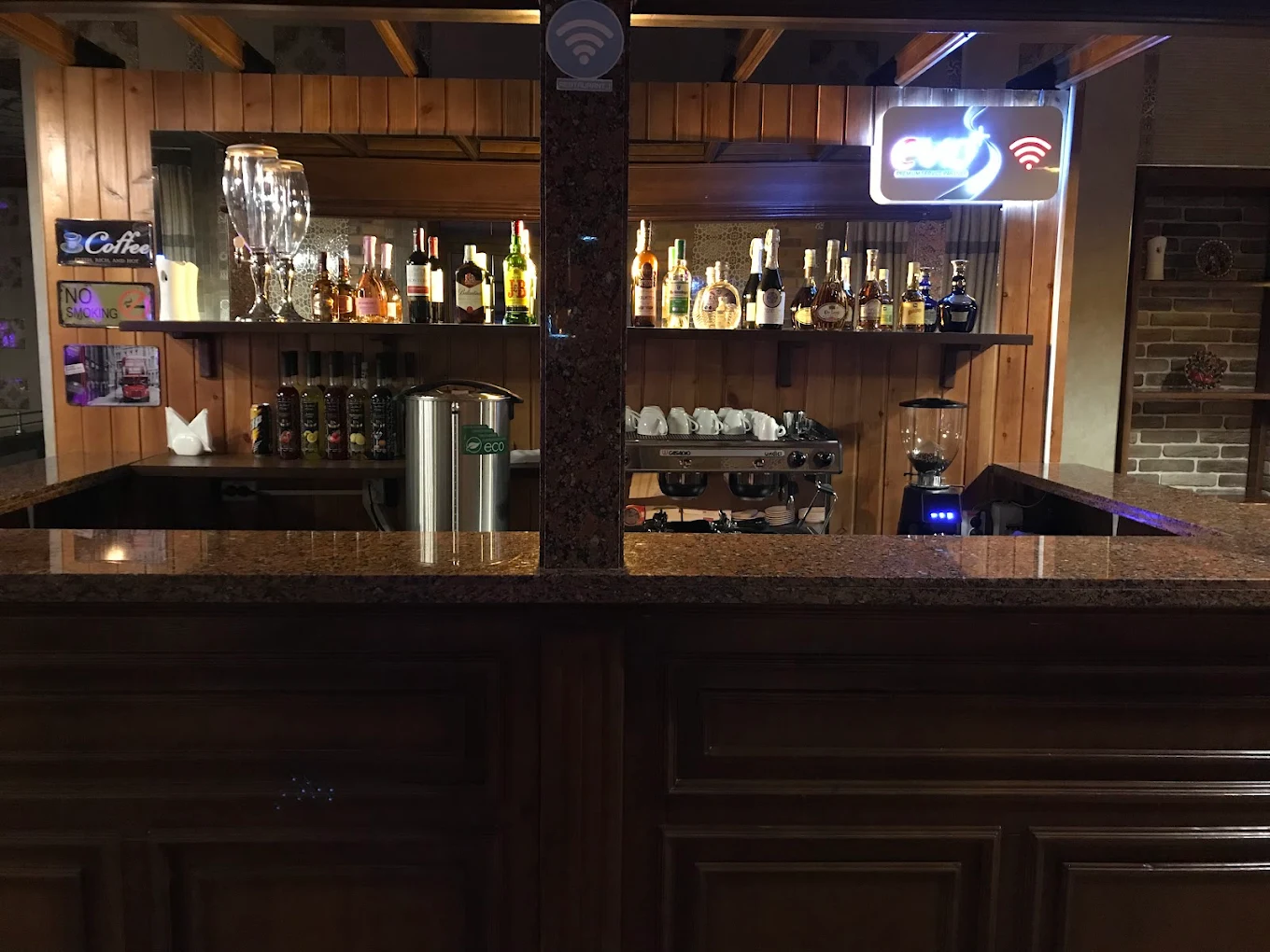 Vella Elegant Restaurant & Ba