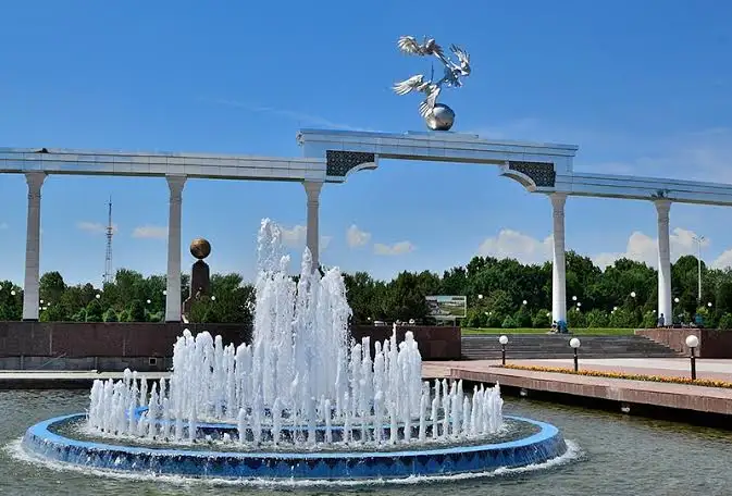 Independence Square (Mustakillik Square)