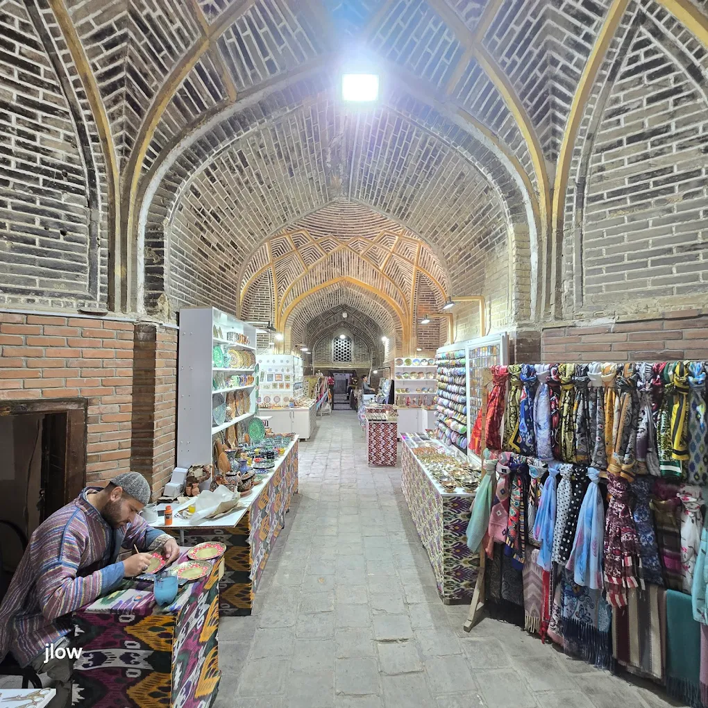 Nodir Divan Madrasasi-Yugur