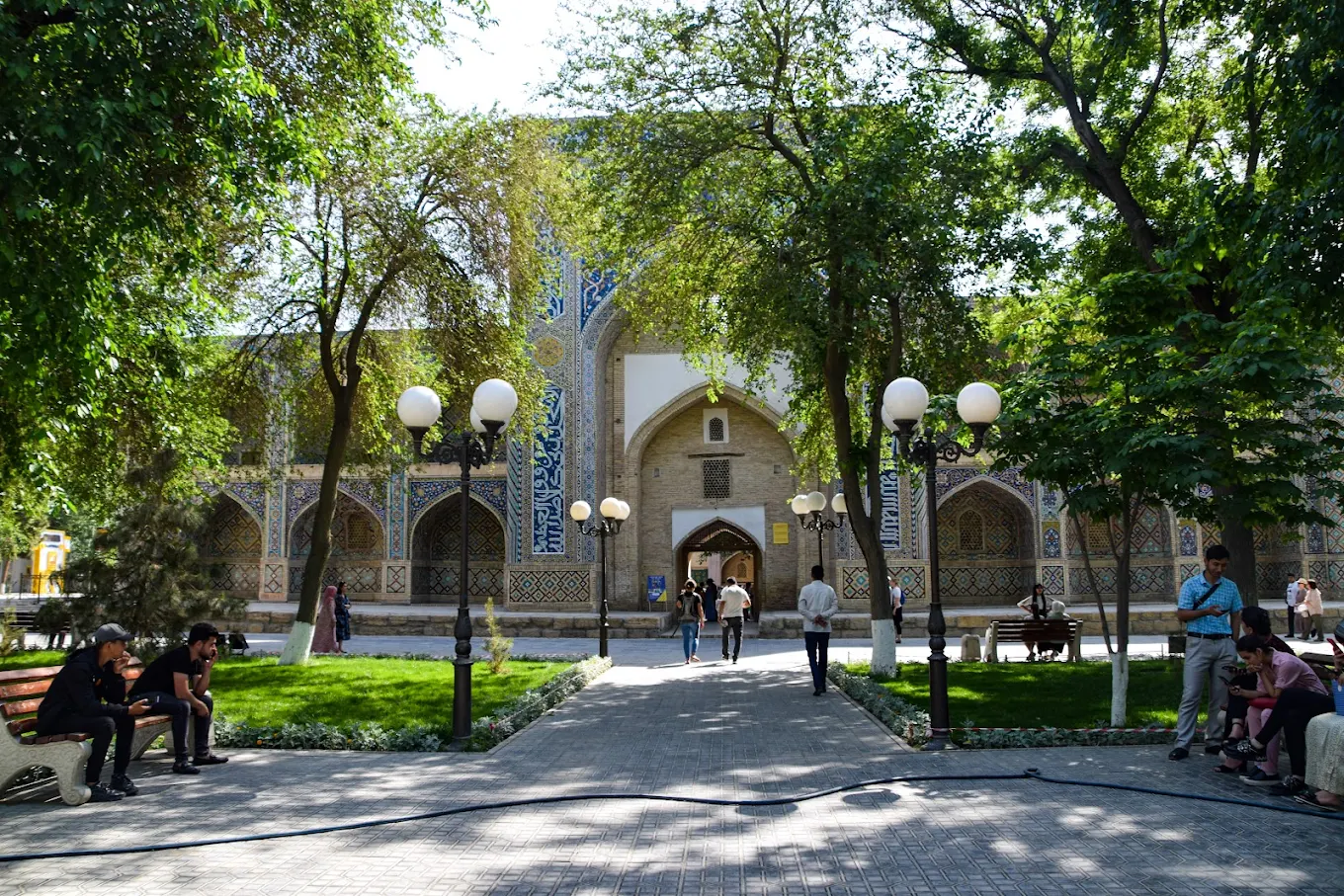 Nodir Divan Madrasasi-Yugur