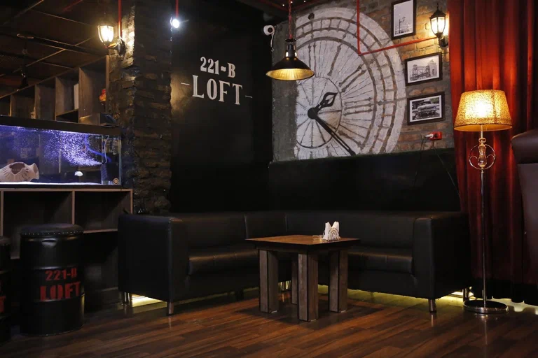 221b - Loft