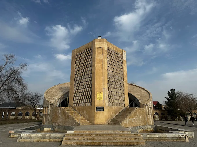 Chashma-Ayub maqbarasi