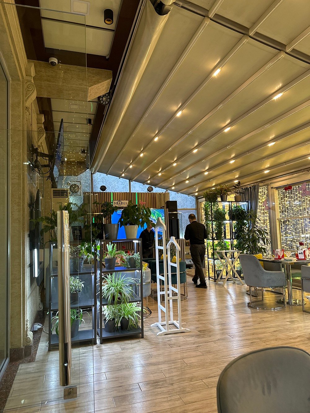 MONA Restaurant & Lounge