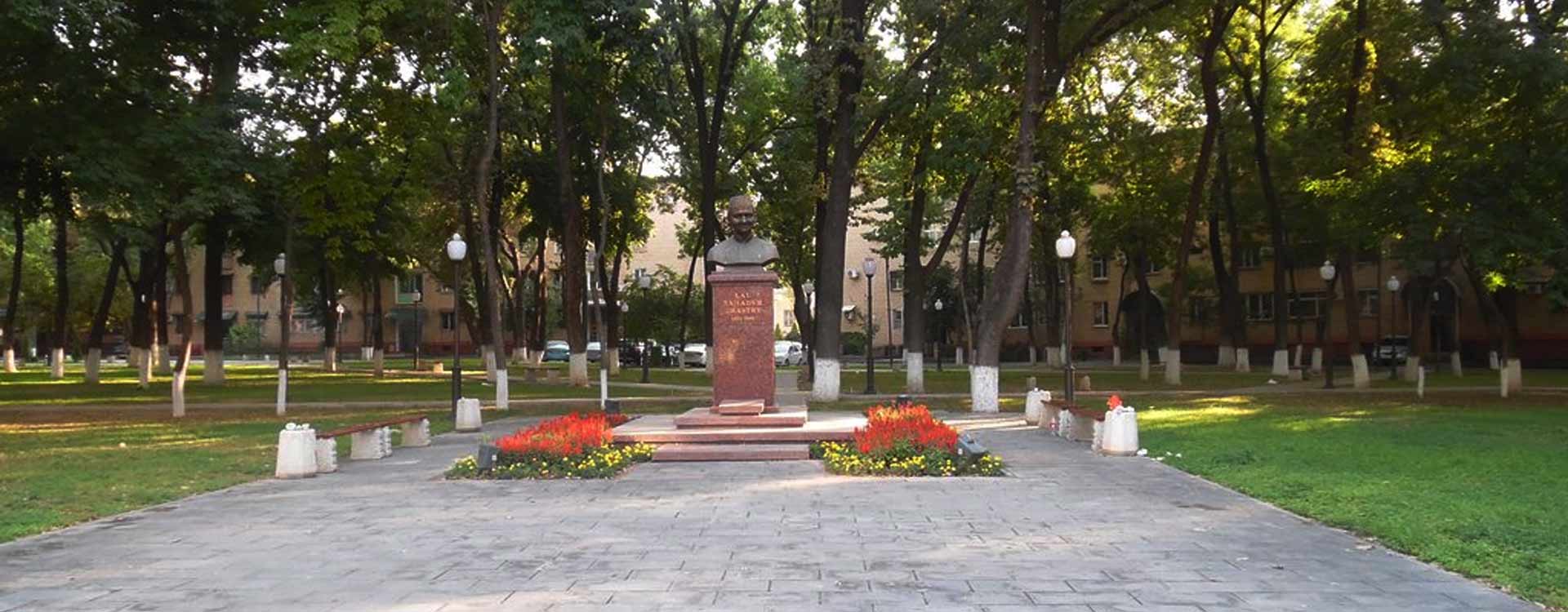 Памятник Лалу Бахадуру Шастри