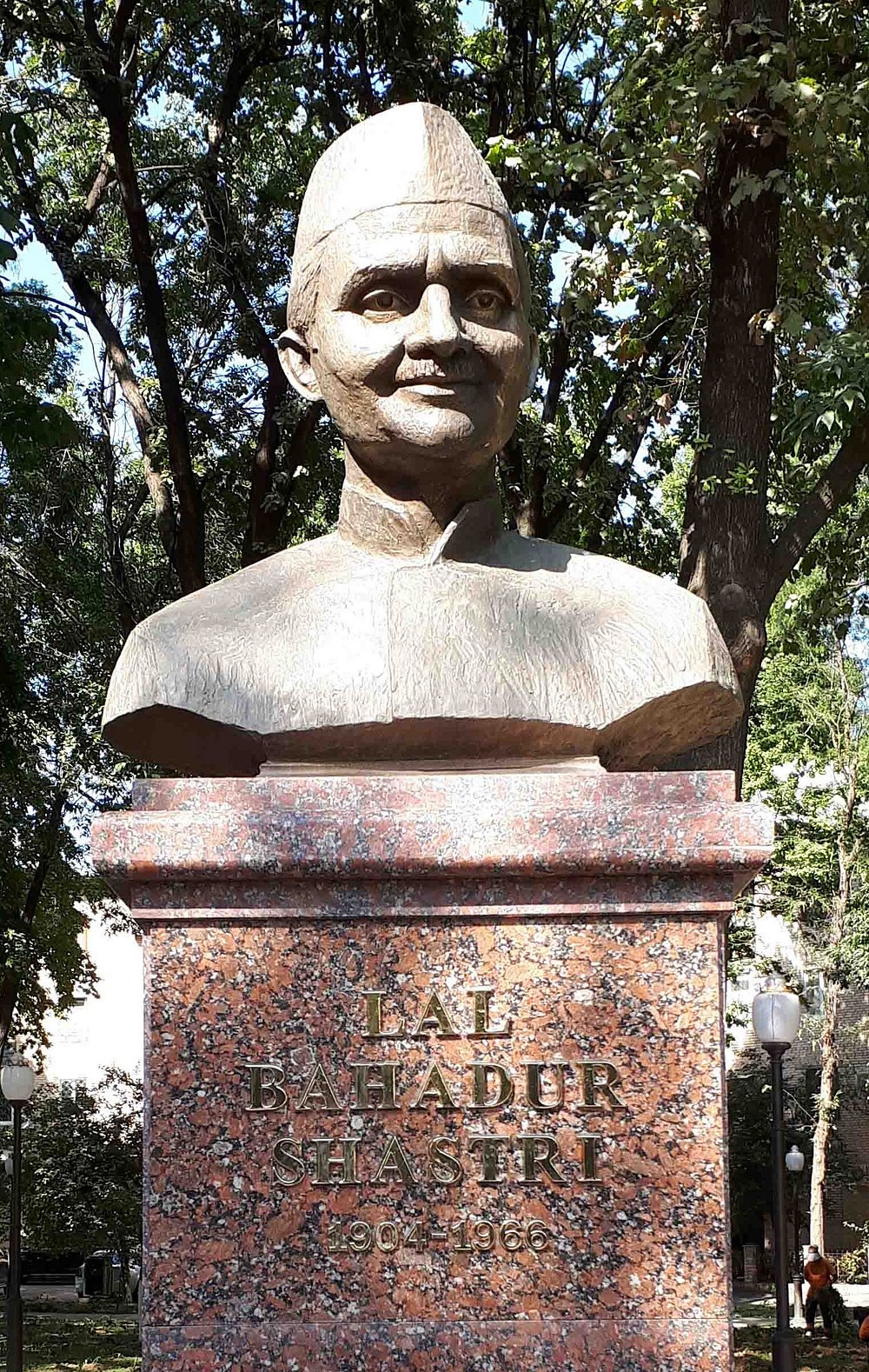 Памятник Лалу Бахадуру Шастри