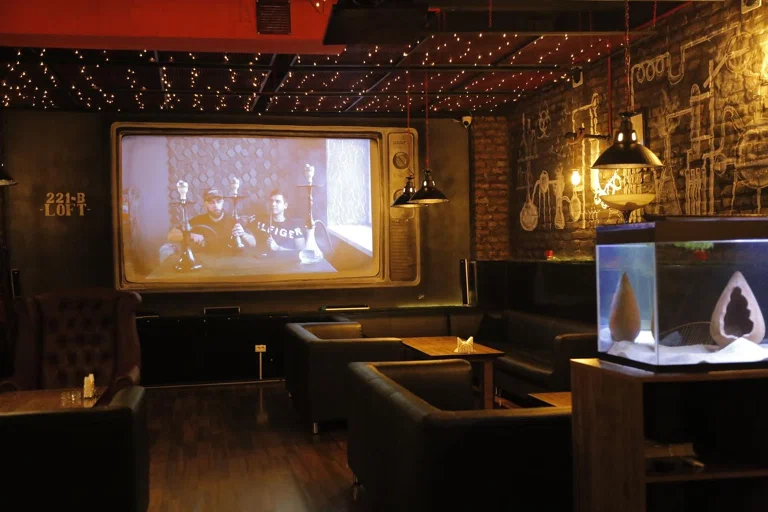 221b - Loft