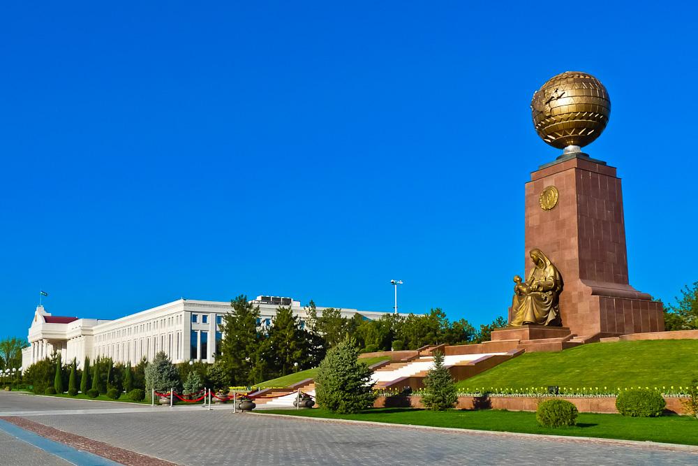 Independence Square (Mustakillik Square)